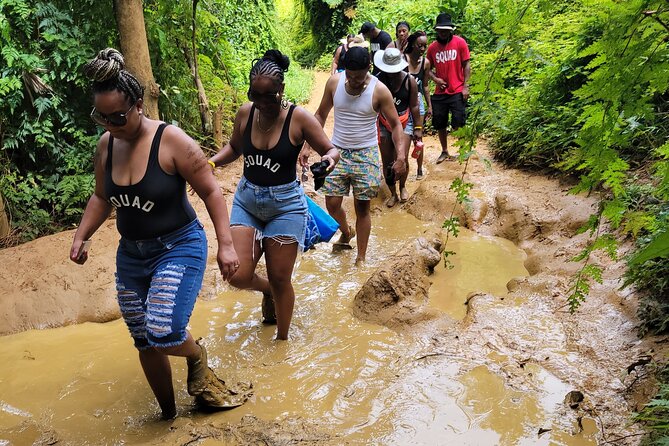 El Yunque Rainforest - Waterslide, Cliff jump, and Rope swing! - The return walk and local food stop