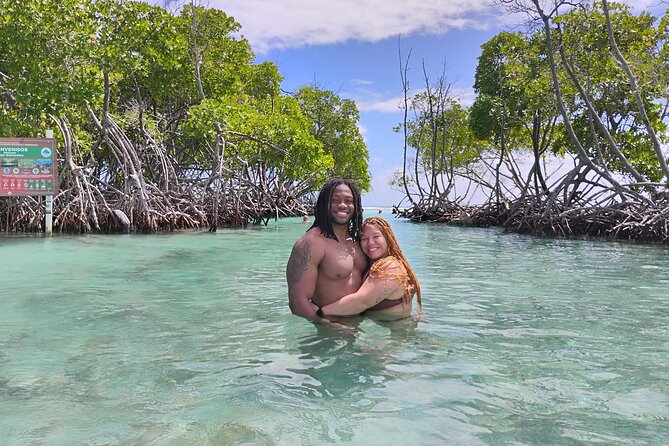 La Parguera Boat Charter with Captain: Kayak & Snorkel - Cayo Caracoles and Rabo de la Gata