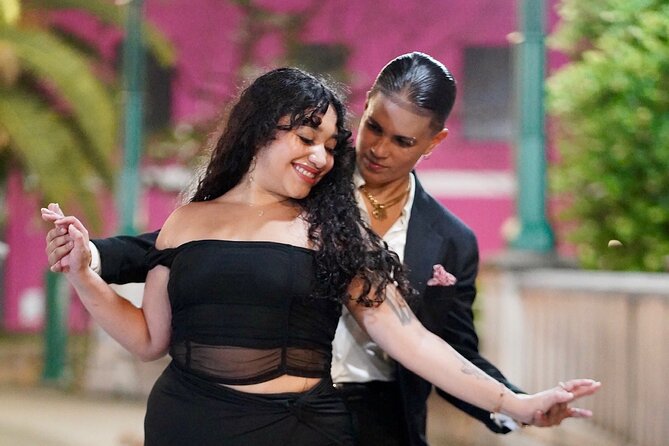 Moonlight Beginner Salsa Class in San Juan - Who should book this San Juan salsa class