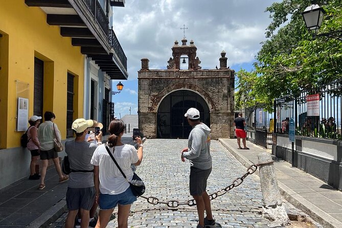 Old San Juan Historical Walk, Shopping, and Dining w/ Transport - Shopping on Calle Fortaleza