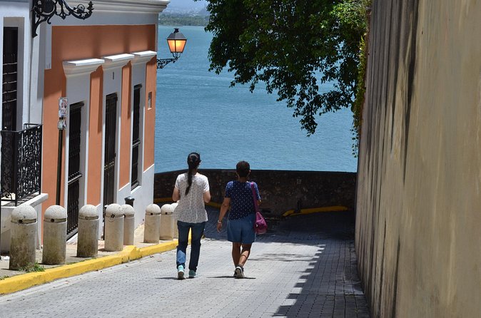 Old San Juan Immersive Walk: History and Culture - Plaza de Armas and the civic center of the old city