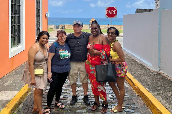 Old San Juan Tour in Spanish - Cuartel de Ballajá and the approach to El Morro