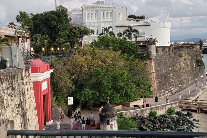 Old San Juan Walking Tour - Plaza de Armas and La Muralla