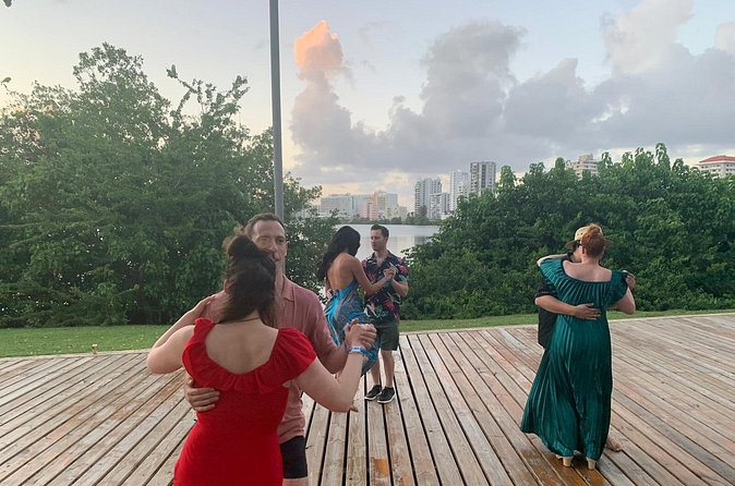 Outdoor Salsa Class Experience in San Juan - The outdoor setting: lovely, but hot