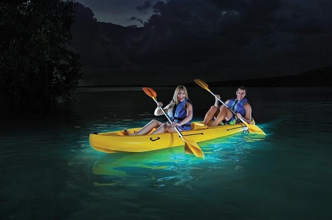 Overnight Bio Bay Kayak Tour in Vieques Island - A beach stop before the darkness arrives