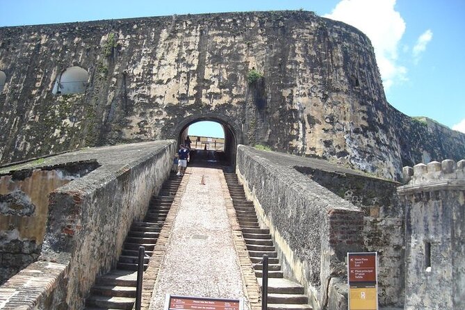 Private Walking Tour of Old San Juan, including forts - Castillo San Cristóbal and the military story