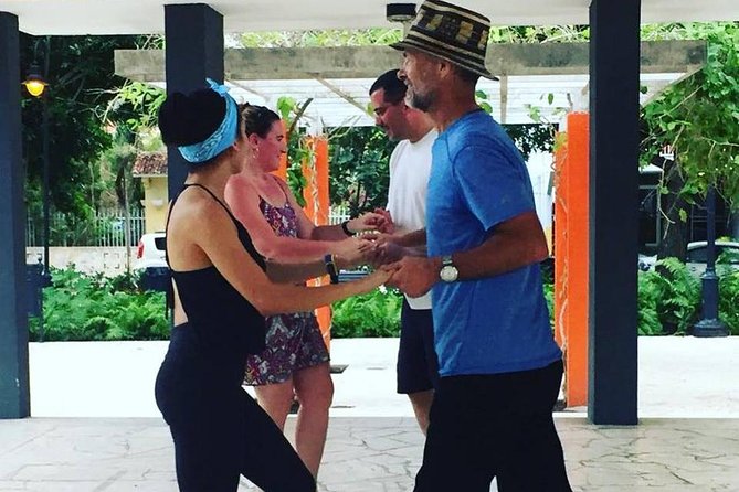Salsa Dance Class in San Juan – Learn from Local Experts - Outdoor setting, group size, and the real trade-off