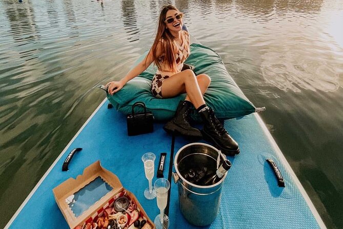 San Juan — Private Floating Picnic Experience in Condado Lagoon - What this Condado Lagoon picnic actually is