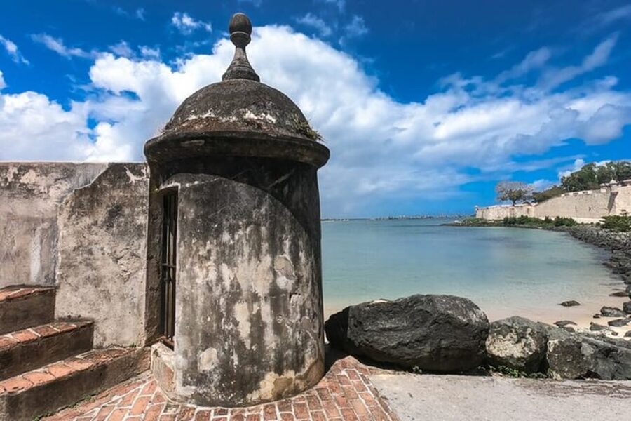 San Juan: Walking Tour with Expert Guide - What the guides add to the experience