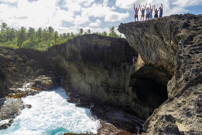 Taino Indian Cave, Arecibo Hike and Beach Tour from San Juan - Taíno carvings and the value of a good guide
