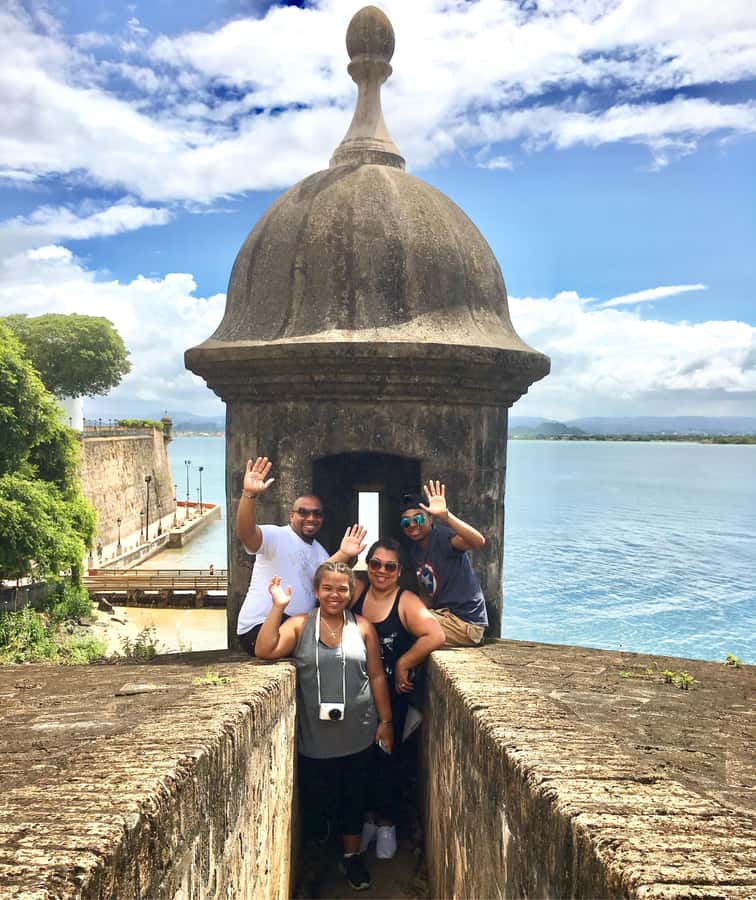 Tour de Viejo San Juan en Español - Starting at Plaza Colón with a clear sense of place