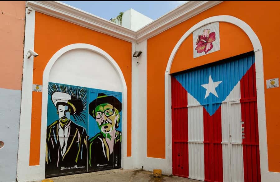 Tour de Viejo San Juan en Español - Churches, monuments, and castles along the route