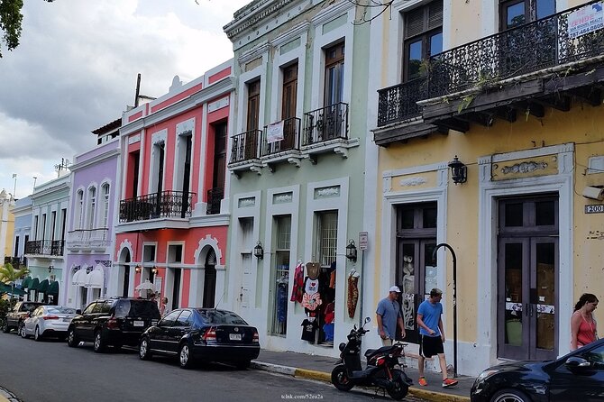 Welcome to San Juan's Old Town: Private Half-Day Walking Tour - A photo stop at Parque de las Palomas